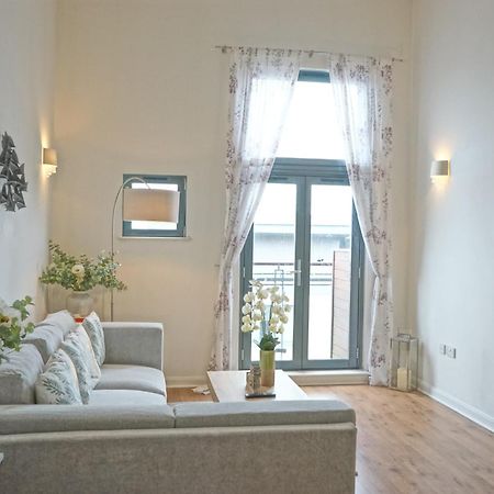 Soak Up The Light At A Soothing, Stylish Apartment In Swansea Marina Екстер'єр фото
