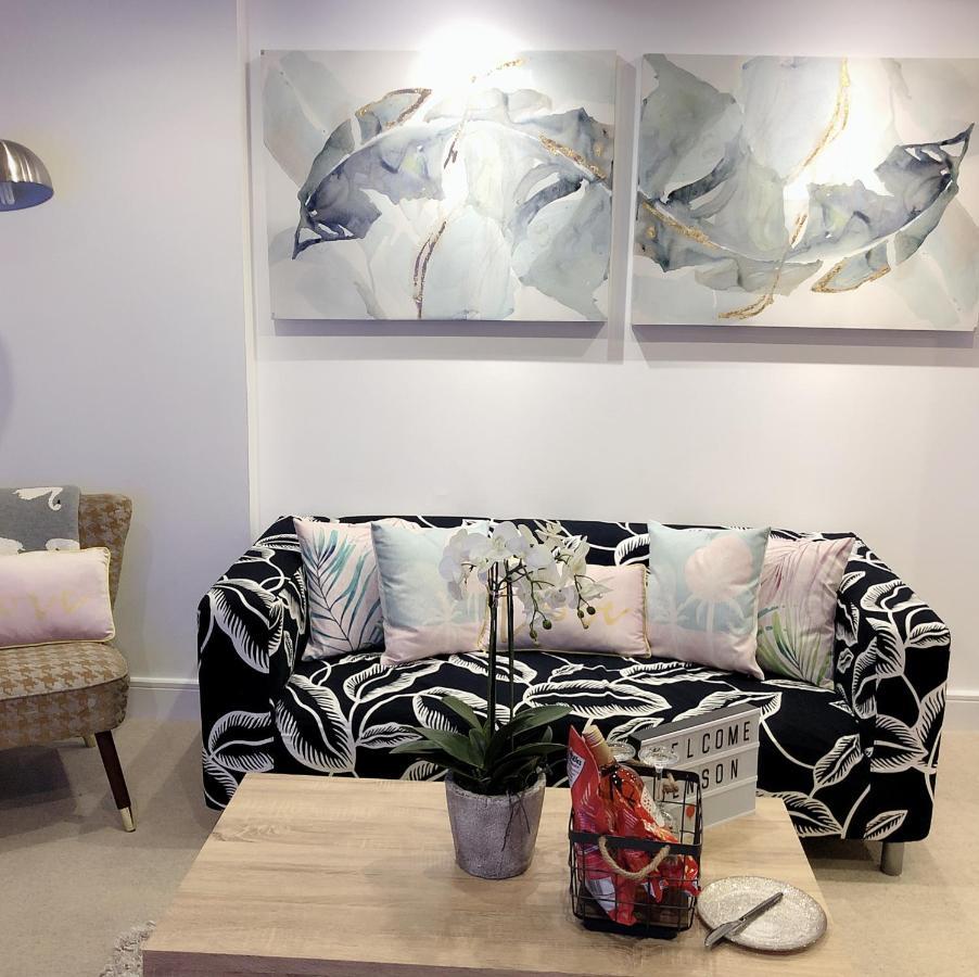 Soak Up The Light At A Soothing, Stylish Apartment In Swansea Marina Екстер'єр фото