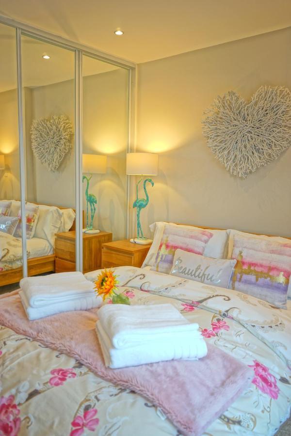 Soak Up The Light At A Soothing, Stylish Apartment In Swansea Marina Екстер'єр фото