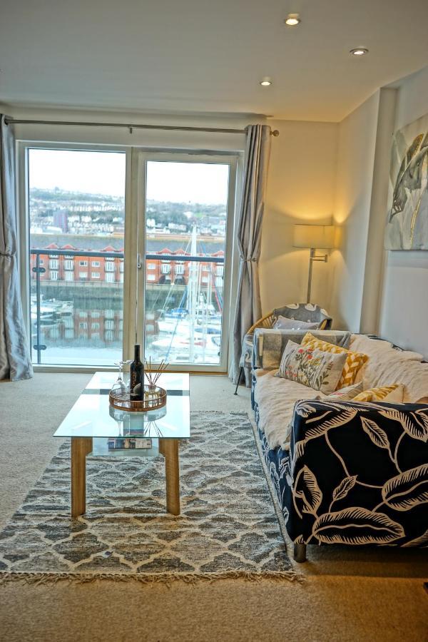 Soak Up The Light At A Soothing, Stylish Apartment In Swansea Marina Екстер'єр фото