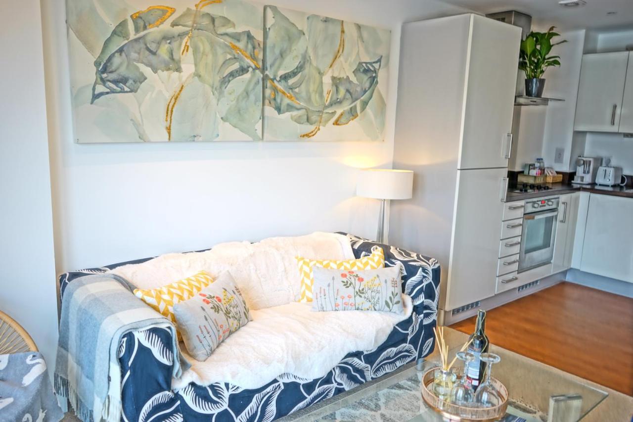 Soak Up The Light At A Soothing, Stylish Apartment In Swansea Marina Екстер'єр фото