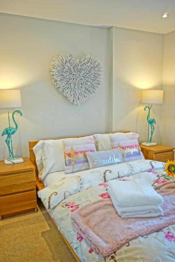 Soak Up The Light At A Soothing, Stylish Apartment In Swansea Marina Екстер'єр фото
