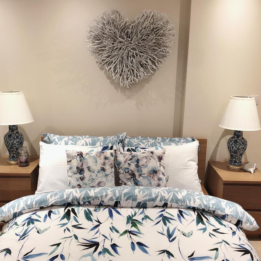 Soak Up The Light At A Soothing, Stylish Apartment In Swansea Marina Екстер'єр фото