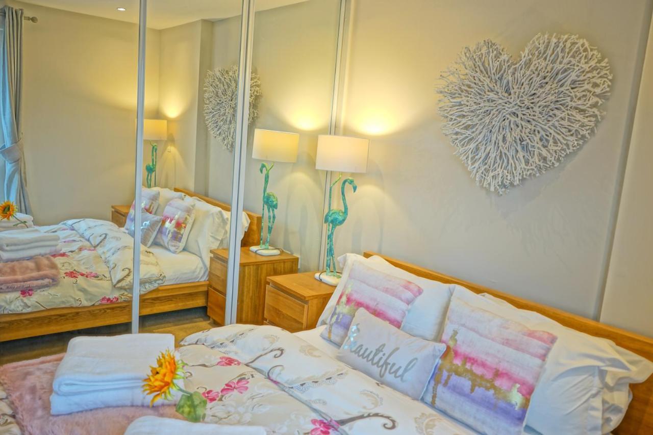 Soak Up The Light At A Soothing, Stylish Apartment In Swansea Marina Екстер'єр фото
