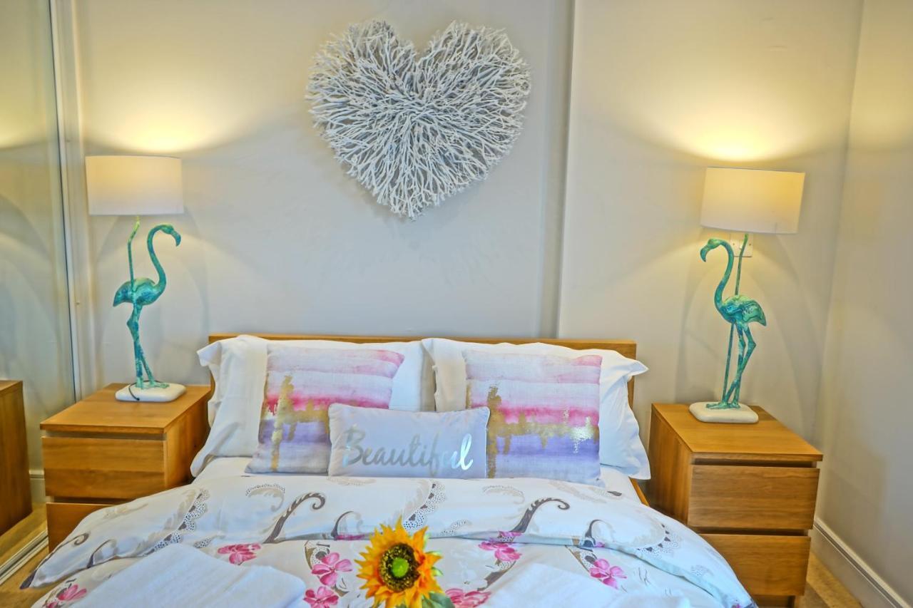 Soak Up The Light At A Soothing, Stylish Apartment In Swansea Marina Екстер'єр фото