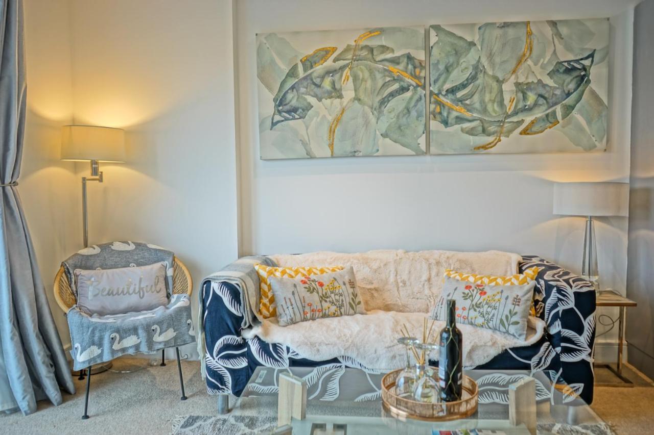 Soak Up The Light At A Soothing, Stylish Apartment In Swansea Marina Екстер'єр фото