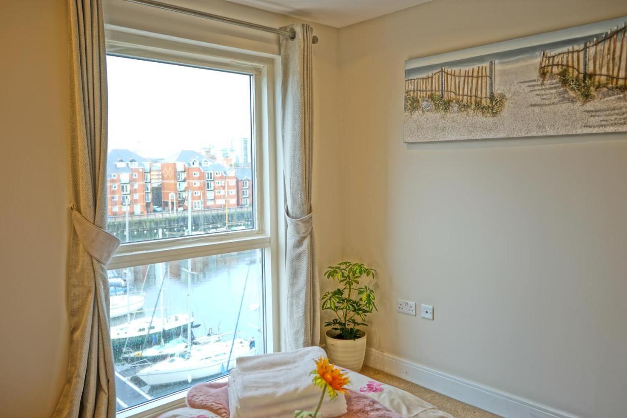 Soak Up The Light At A Soothing, Stylish Apartment In Swansea Marina Екстер'єр фото