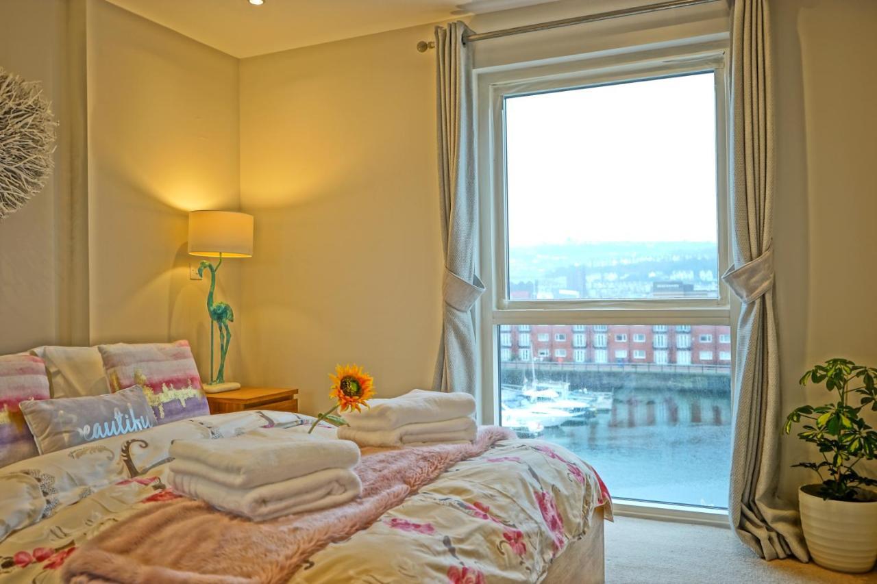 Soak Up The Light At A Soothing, Stylish Apartment In Swansea Marina Екстер'єр фото