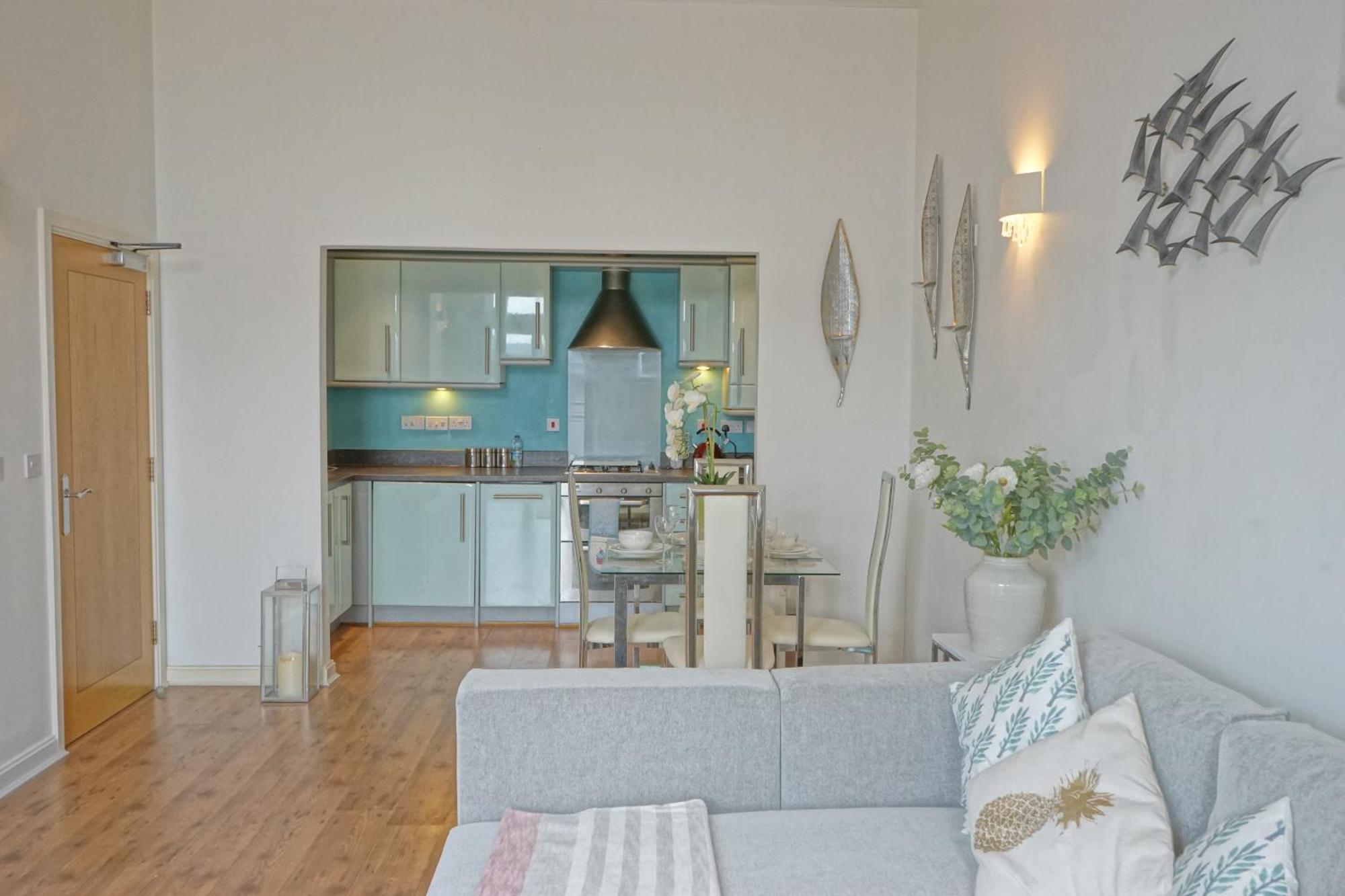 Soak Up The Light At A Soothing, Stylish Apartment In Swansea Marina Екстер'єр фото