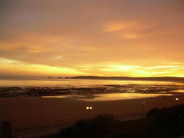 Soak Up The Light At A Soothing, Stylish Apartment In Swansea Marina Екстер'єр фото